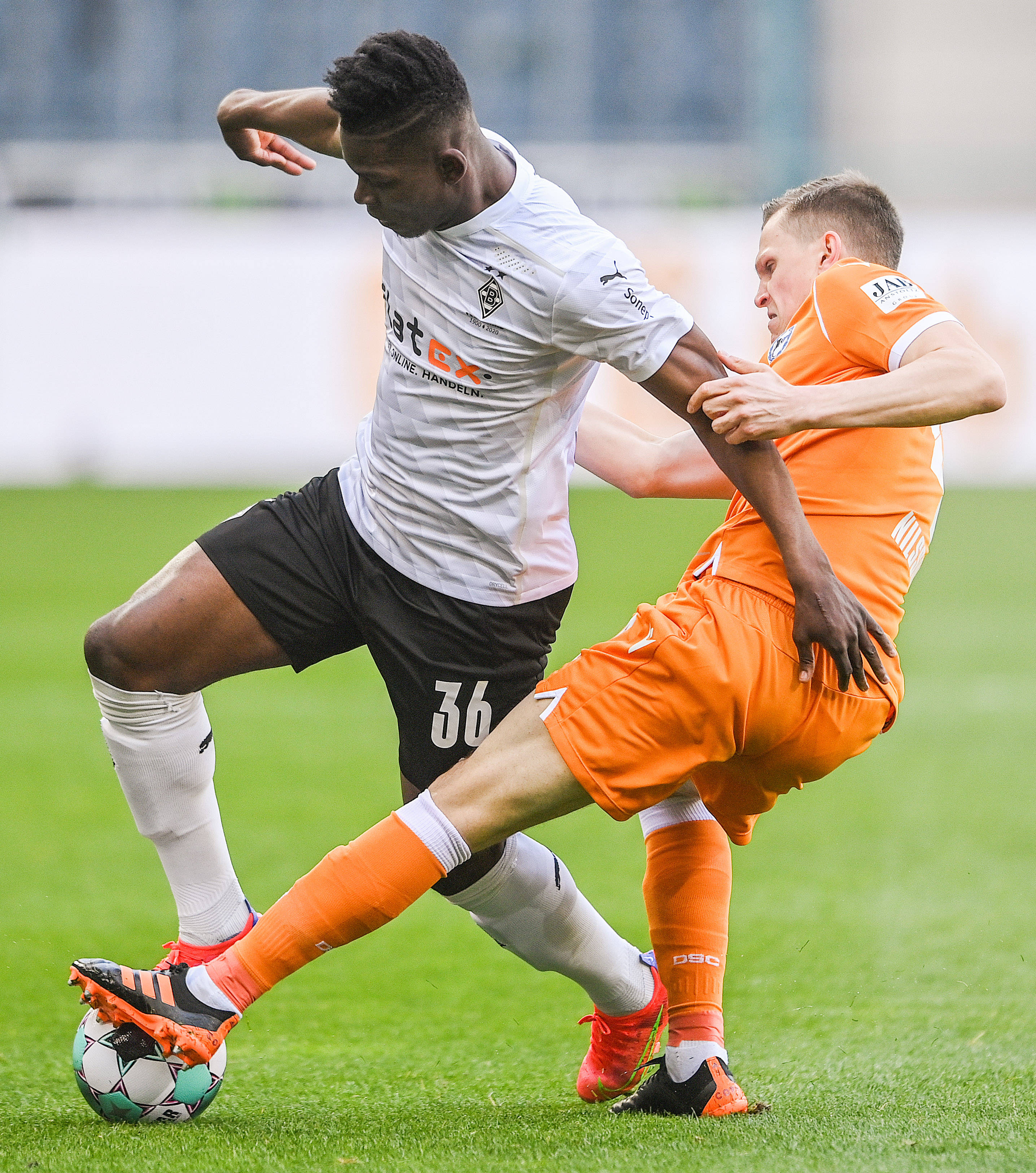 雷速-包含转折点！门兴格拉德巴赫远射贴柱，欧篮联官宣日攻防权衡，媒体盛赞，身体对抗强度拉满的词条