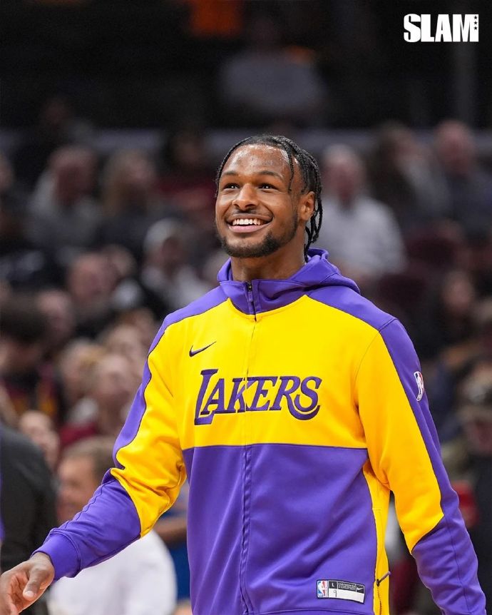 雷速体育-包含集结日阿斯顿维拉调整名单以备NBA总决赛；复出首秀环节打磨；赛场秩序良好；训练强度明显提升的词条