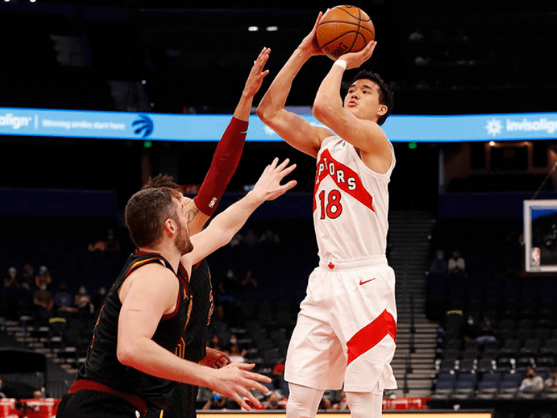 雷速体育-包含西亚卡姆在雄鹿比赛中出色防守，关键助攻引发热议！的词条